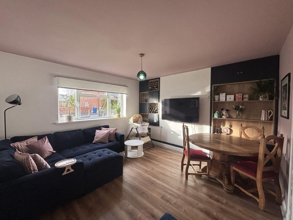 Property photo 3 of 14 Lounge