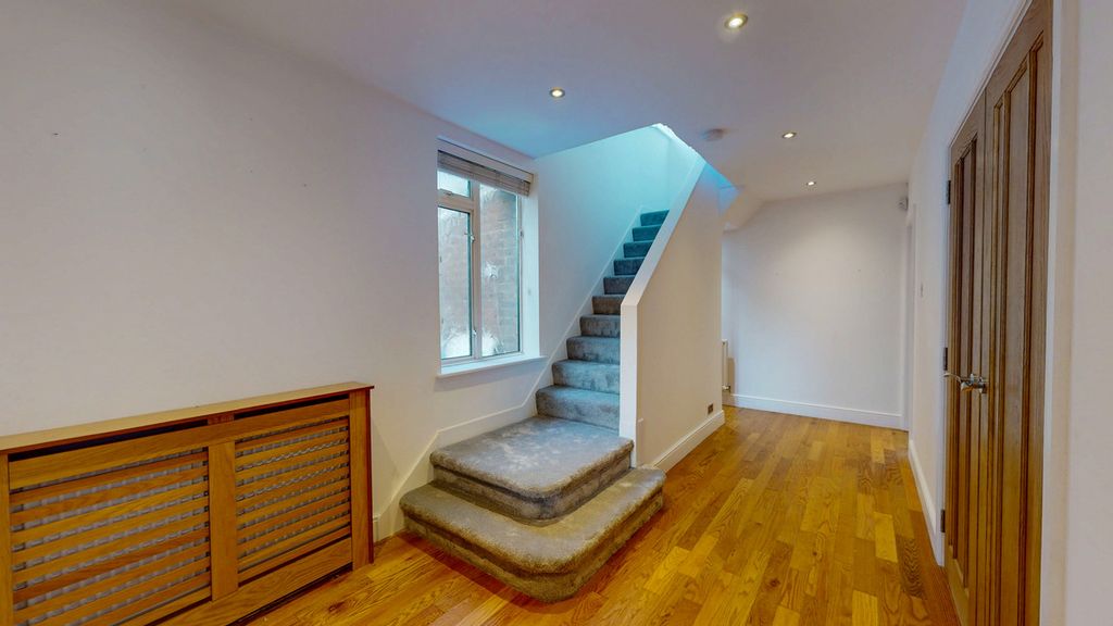 Property photo 3 of 40