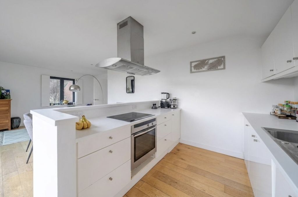 Property photo 2 of 18 3