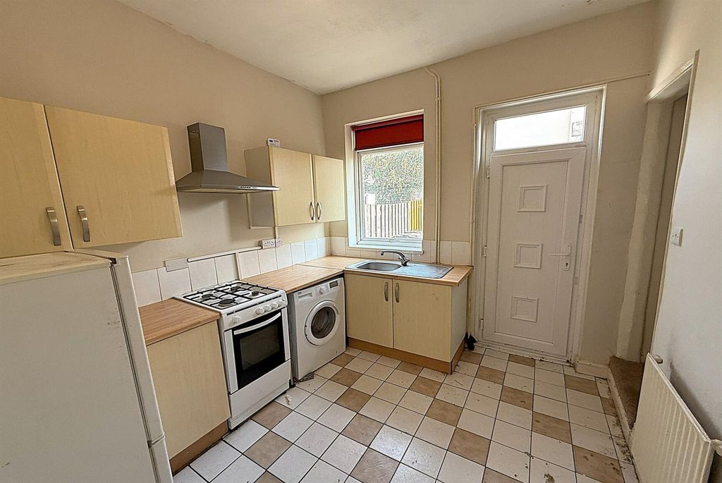 Property photo 2 of 8 Kitchen.Jpg