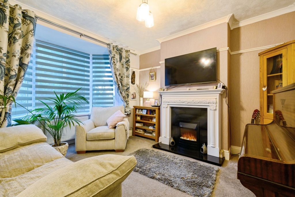 Property photo 2 of 17 Photo