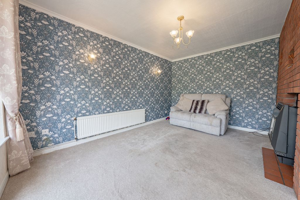 Property photo 3 of 21 .
