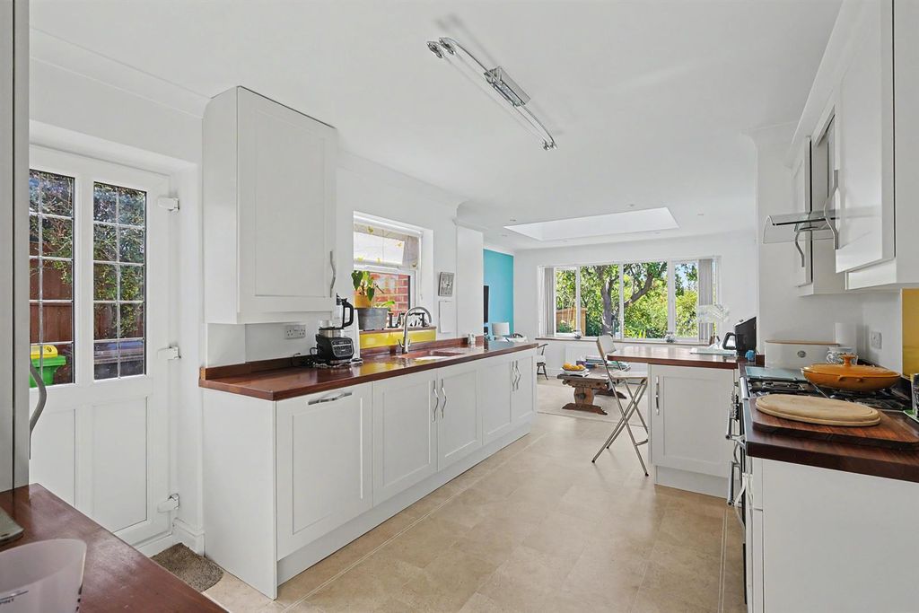 Property photo 3 of 24