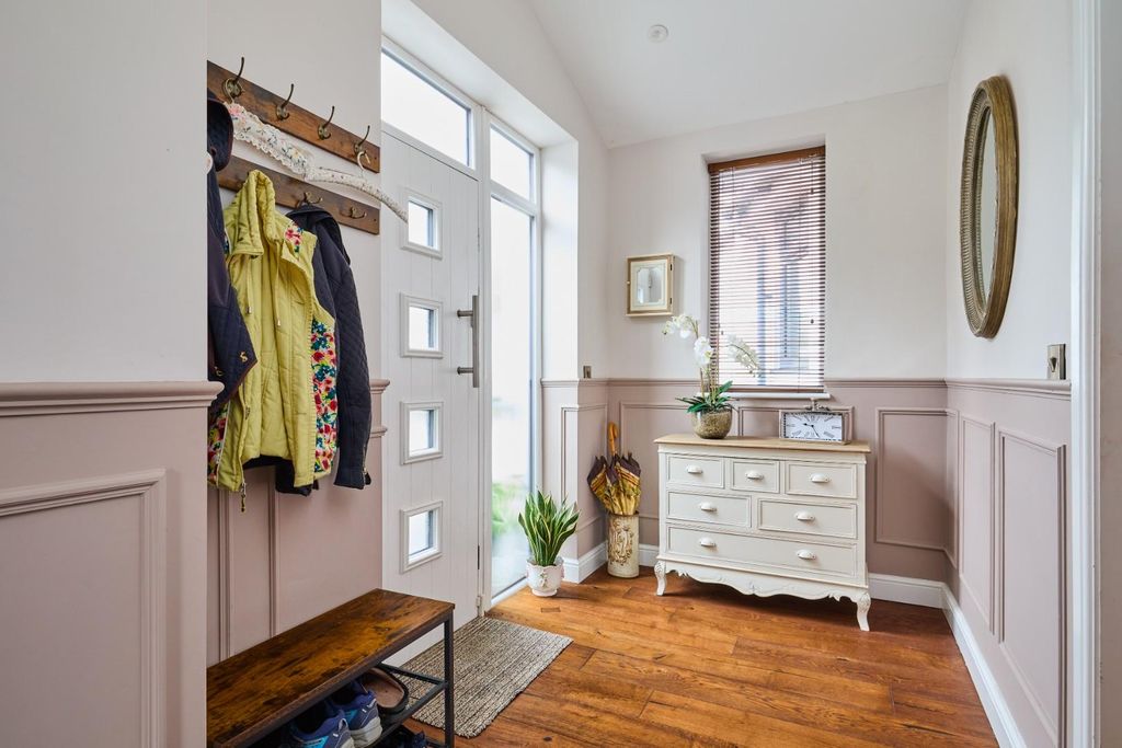 Property photo 2 of 41 31 Glen Road_17.Jpg