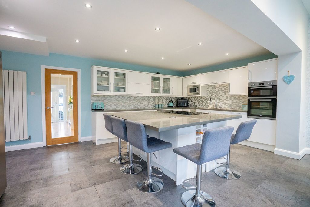 Property photo 1 of 51