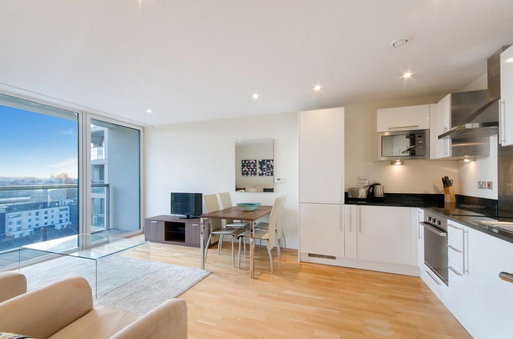 Property photo 2 of 7 Living Area