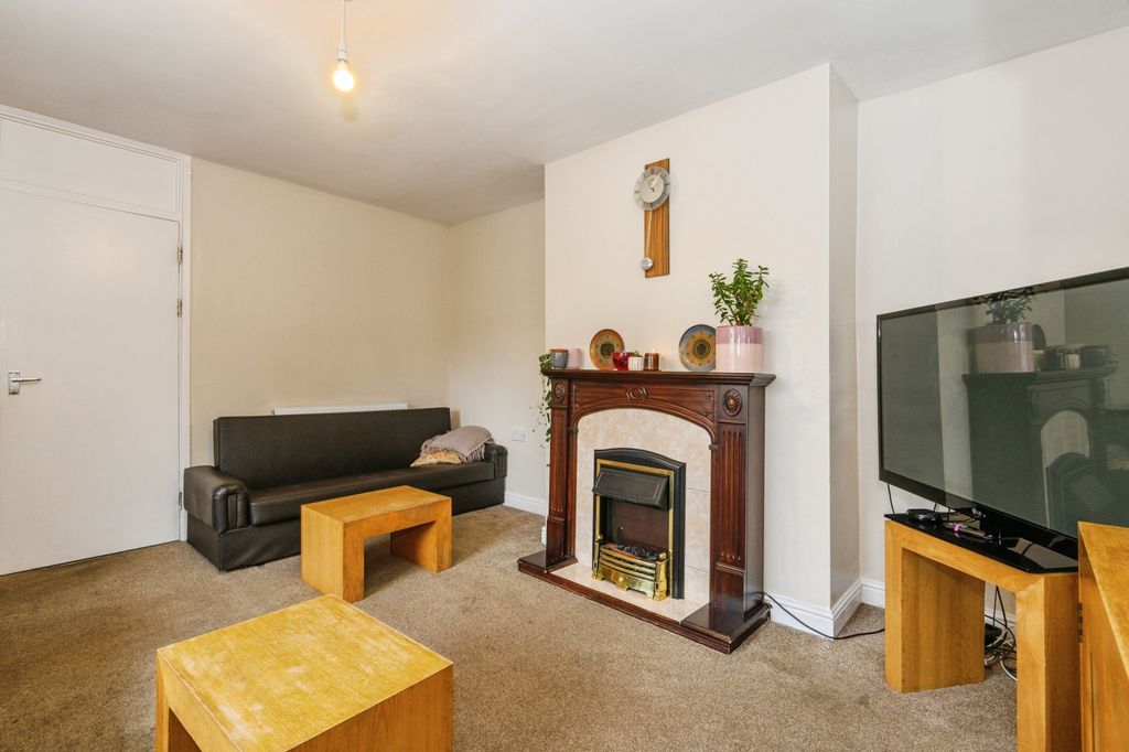 Property photo 3 of 15