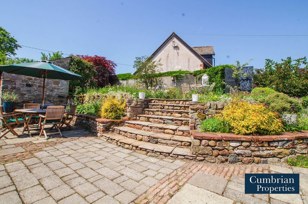 Property photo 2 of 32 Rear Garden