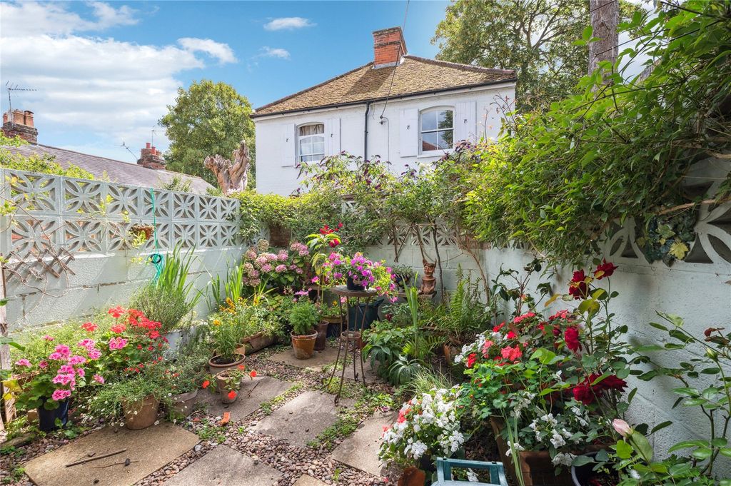 Property photo 2 of 9 Garden