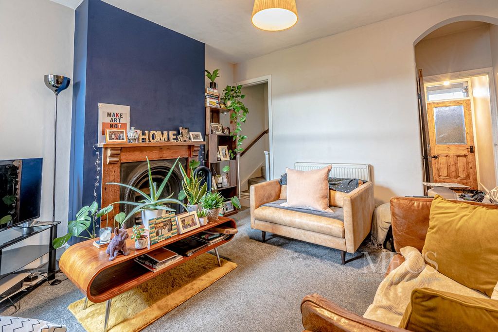 Property photo 2 of 13 2131324