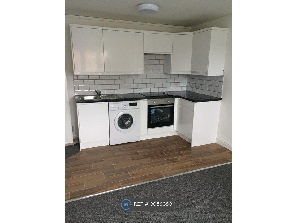 Property photo 2 of 6 Kitchen