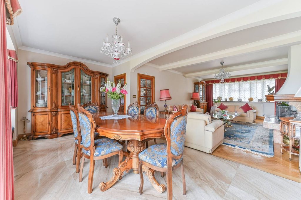 Property photo 1 of 37