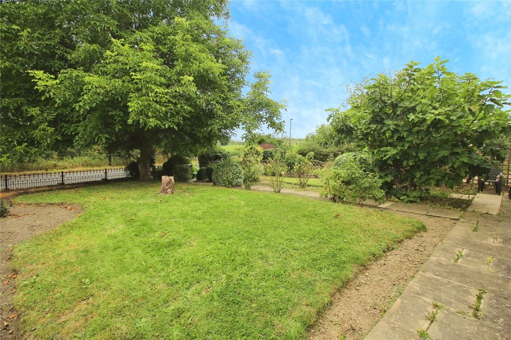 Property photo 3 of 22 Gardens