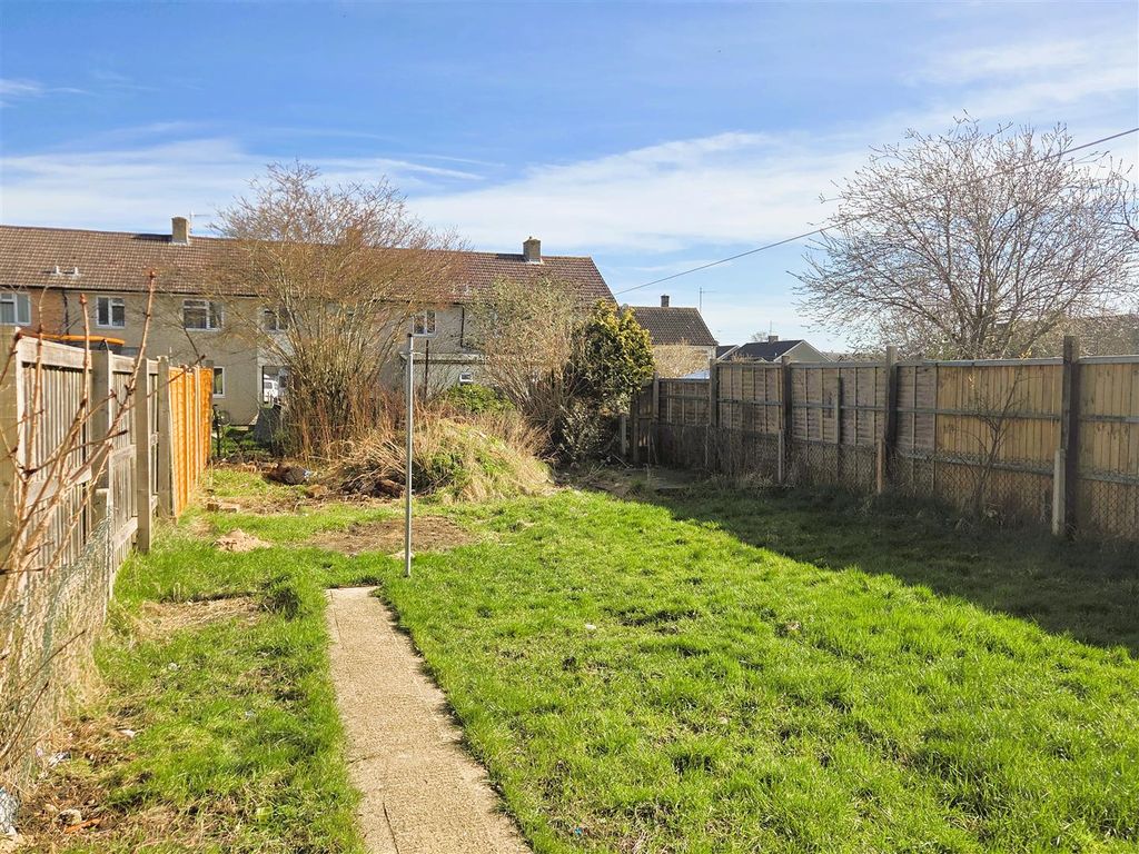 Property photo 3 of 10 24 Bishop - Garden.Jpg