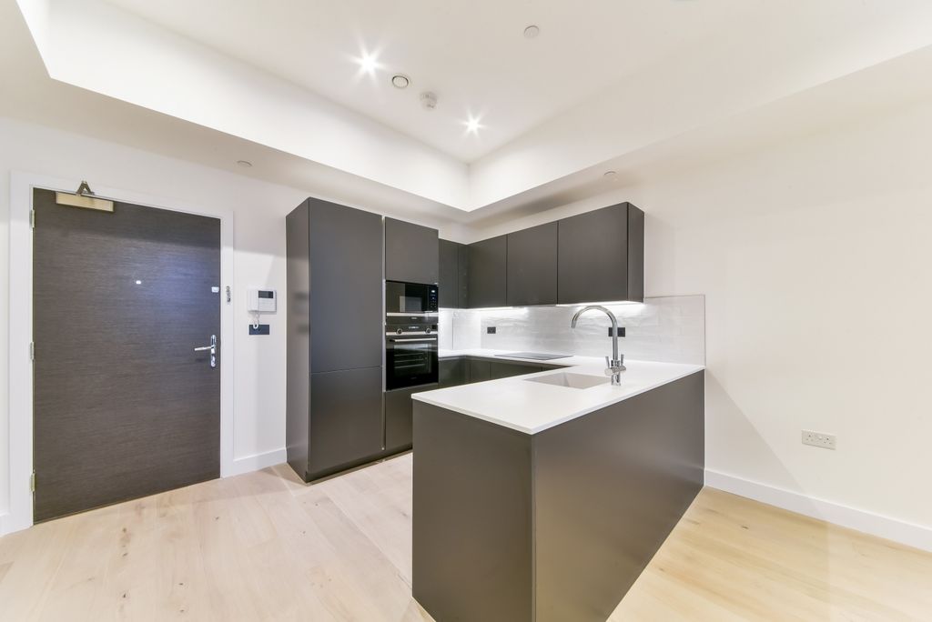 Property photo 3 of 14 Kitchen