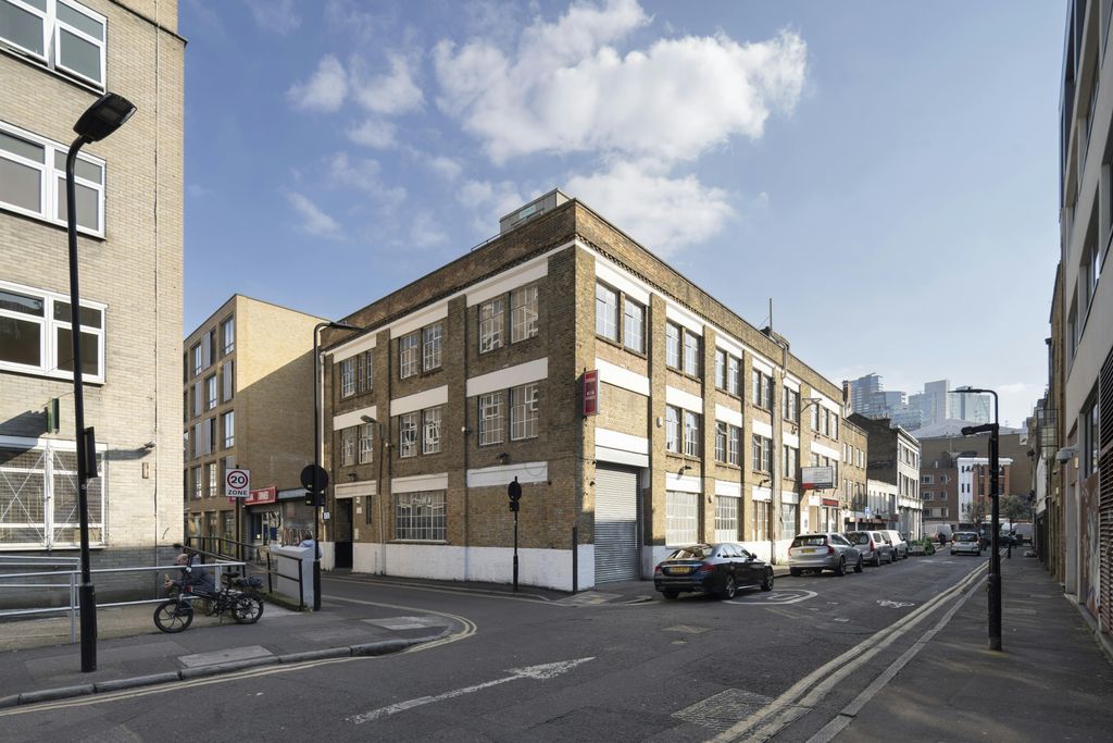 Property photo 2 of 17 External Elevation