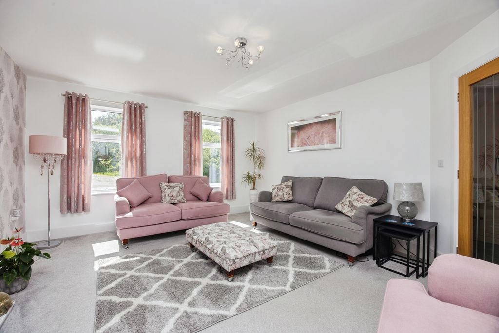Property photo 3 of 26 Pbox-Img.Jpg
