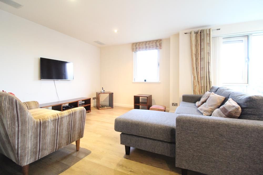 Property photo 2 of 8 Lounge Alt