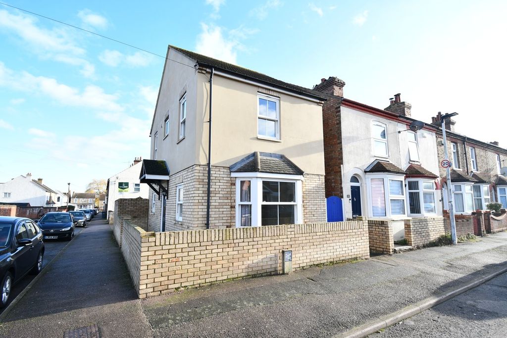 Property photo 1 of 9