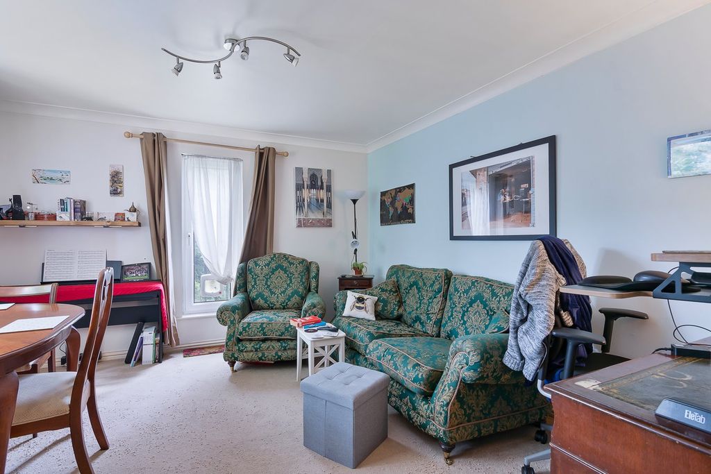 Property photo 3 of 12