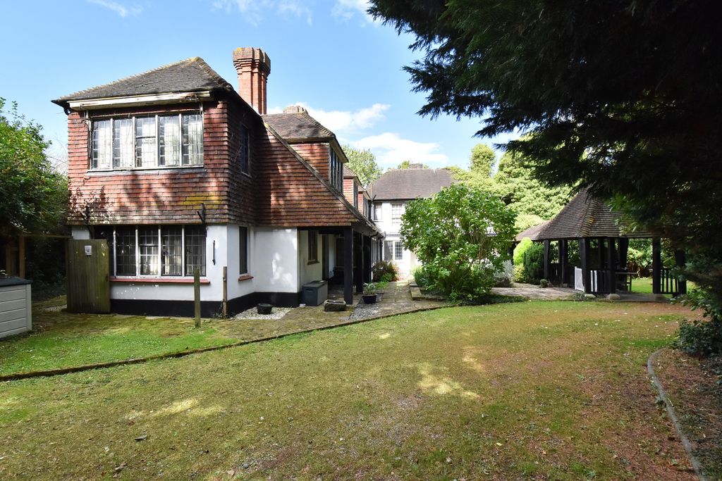 Property photo 2 of 25