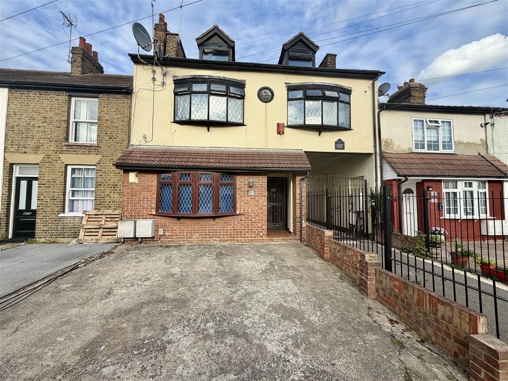 Property photo 1 of 9 External