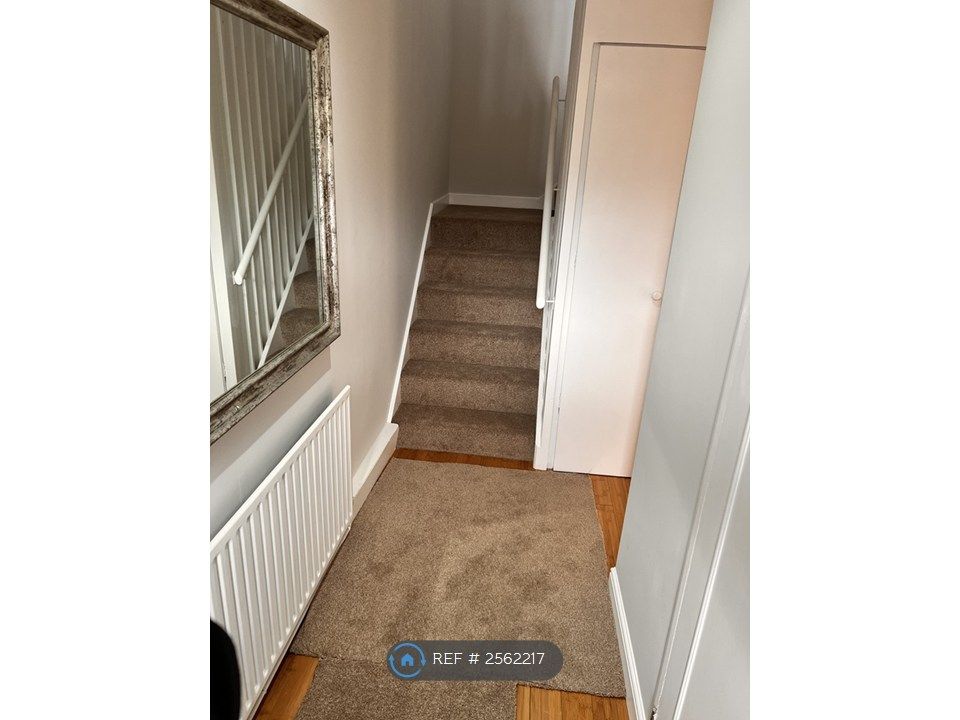 Property photo 2 of 21 Entrance Hallway