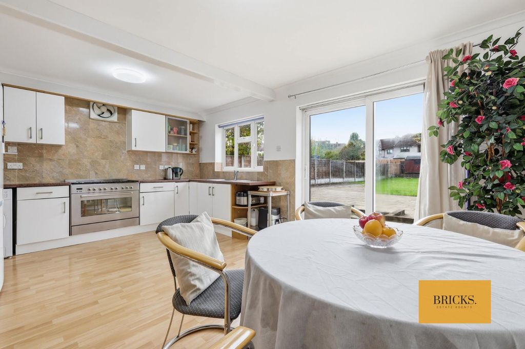 Property photo 3 of 32