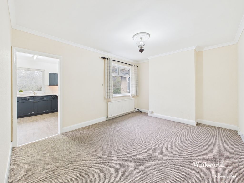 Property photo 3 of 10 Living Room