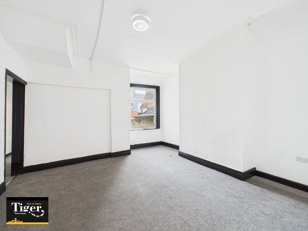 Property photo 3 of 13 Cam02176G0-Pr0533-Still002