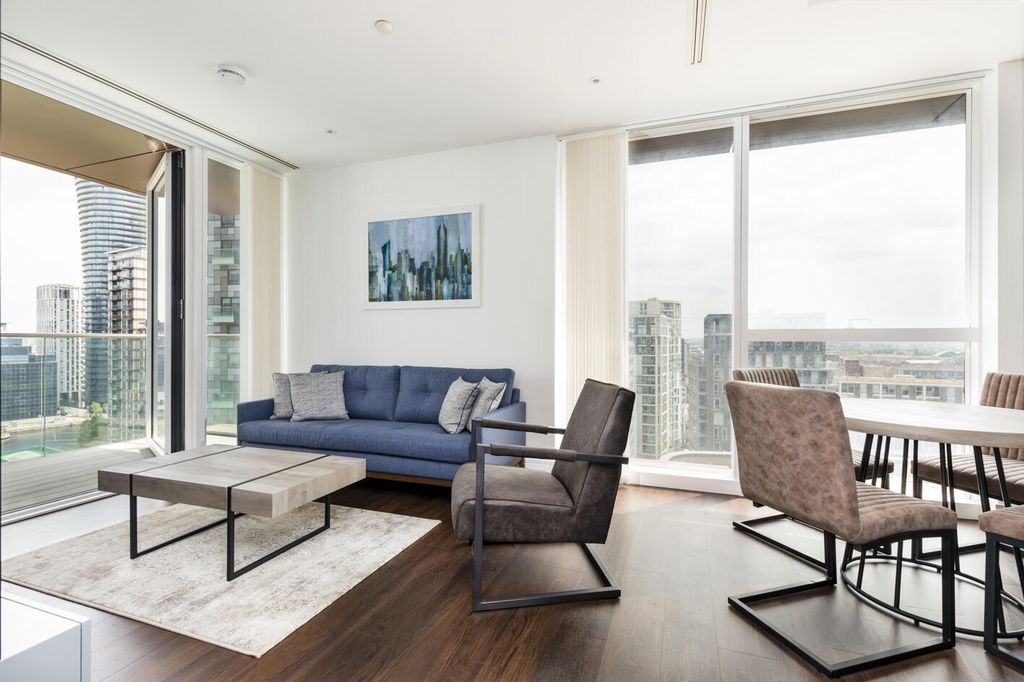 Property photo 3 of 20 Living Room