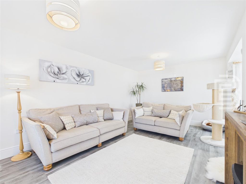 Property photo 3 of 25 Cam01515G0-Pr0206-Still015.Jpg