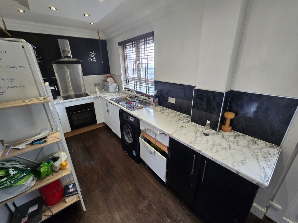 Property photo 3 of 11 3
