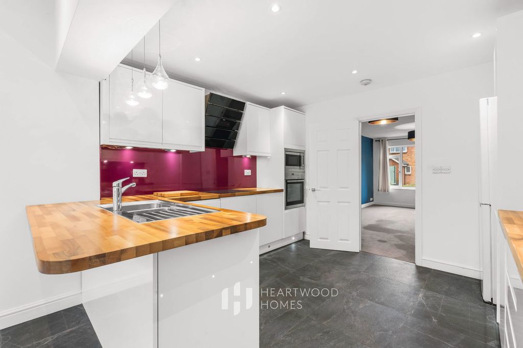 Property photo 1 of 17