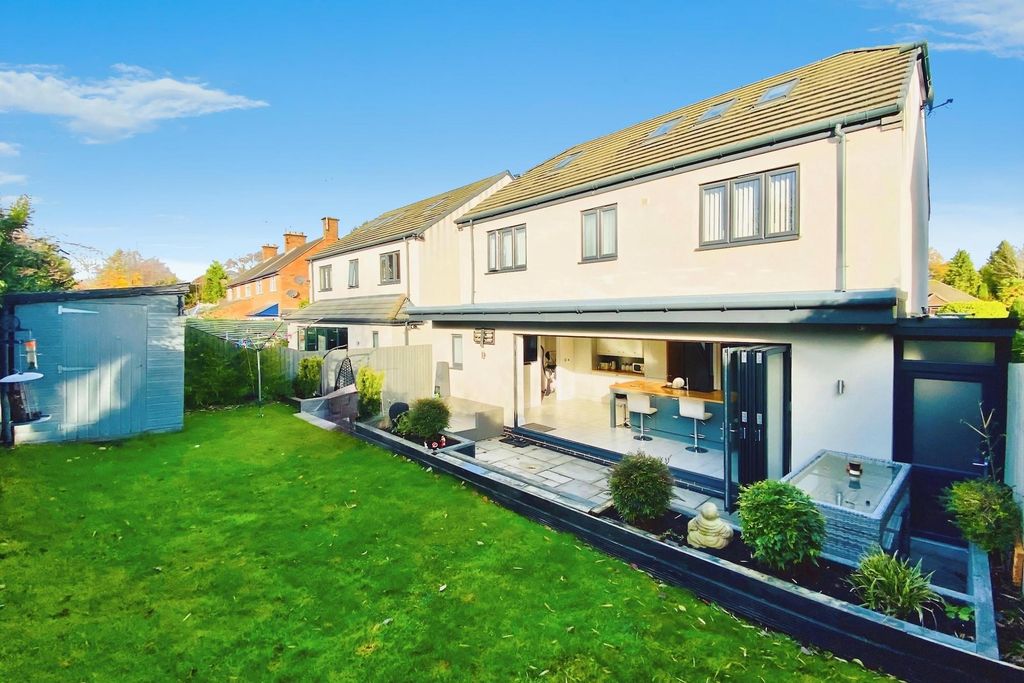 Property photo 2 of 27