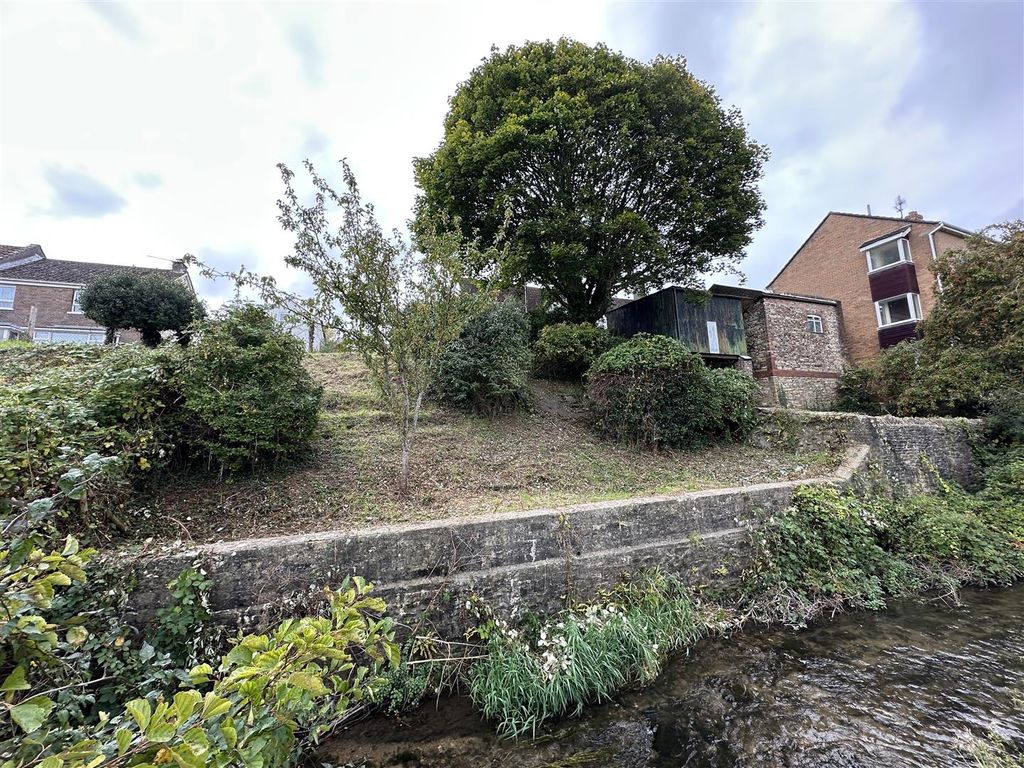 Property photo 2 of 5 8Hr. 4..Jpg