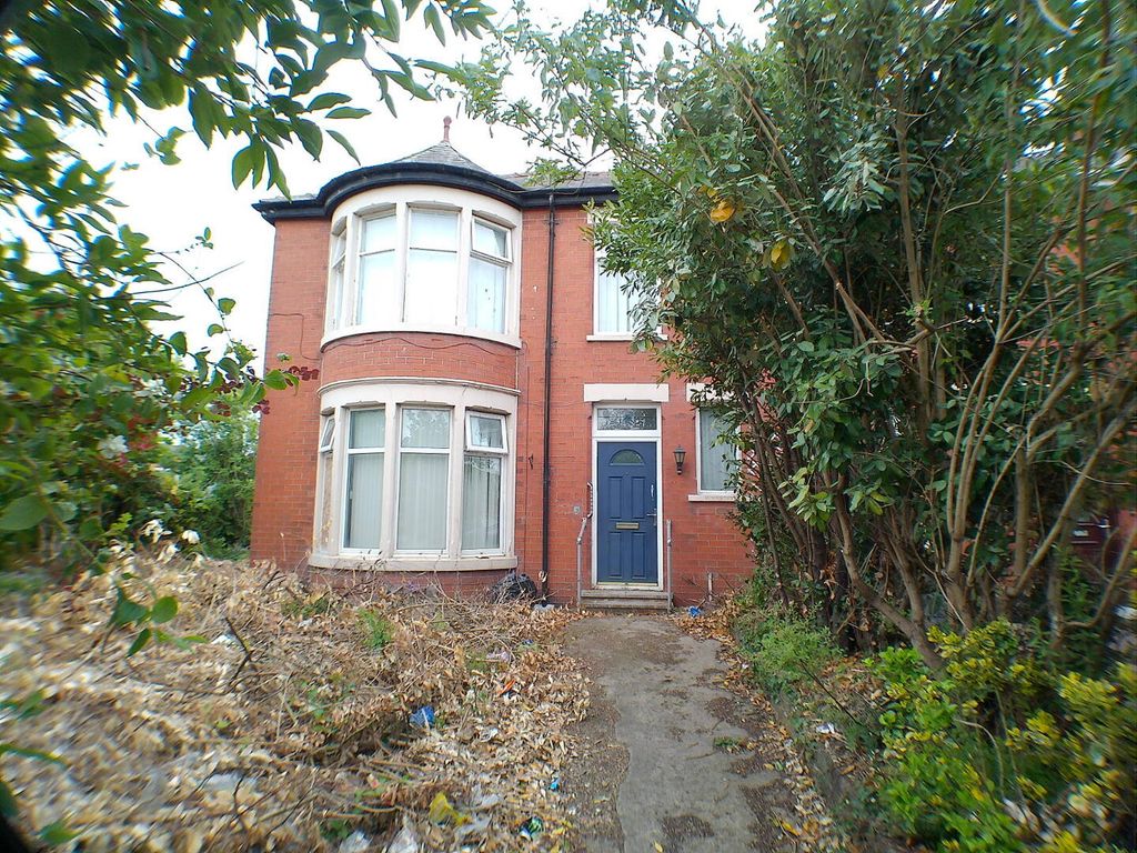 Property photo 2 of 5 Front (Exterior)