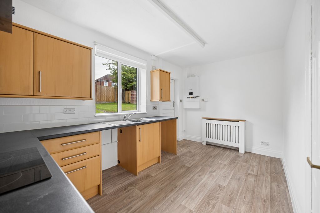 Property photo 2 of 11 Kitchen