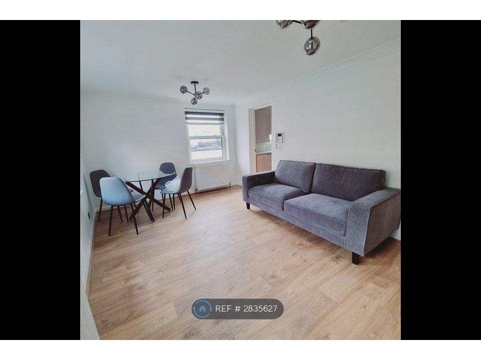 Property photo 1 of 10 Large Spacious Lounge