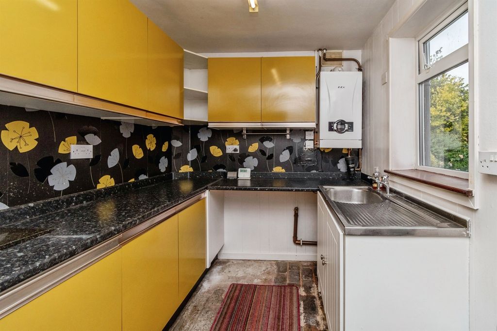 Property photo 3 of 32