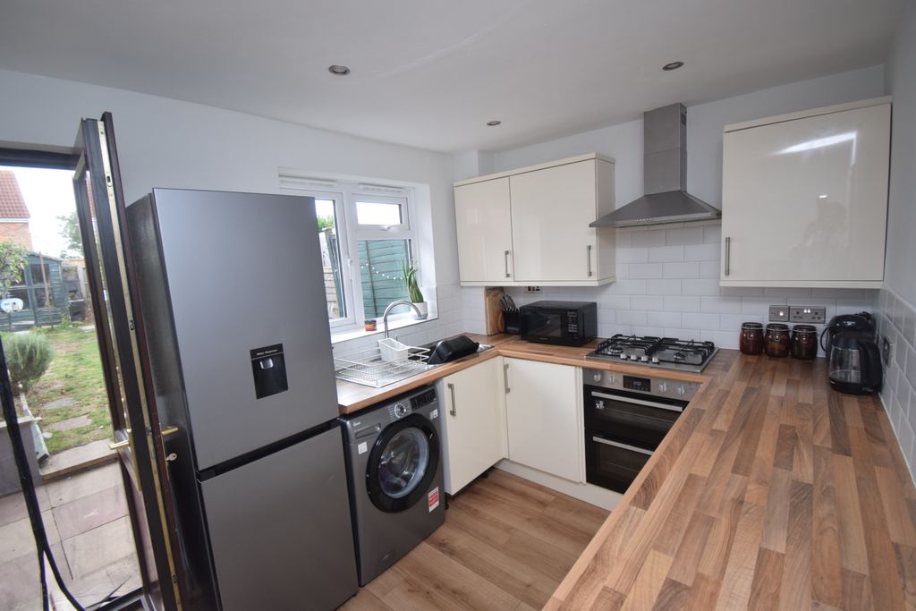 Property photo 3 of 12 Kitchen
