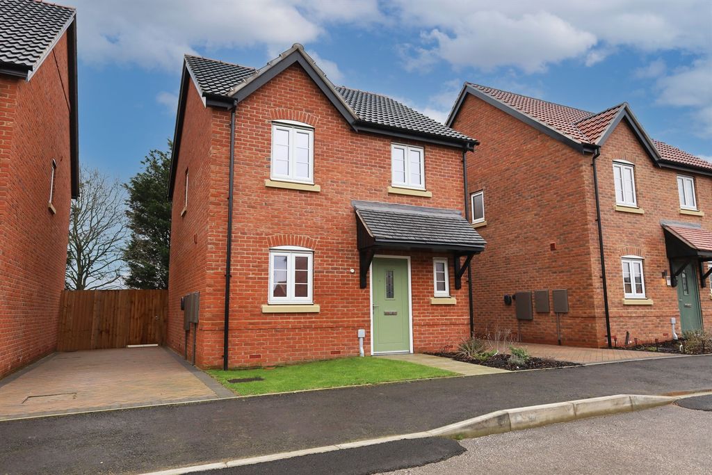 Property photo 1 of 10 (Main)