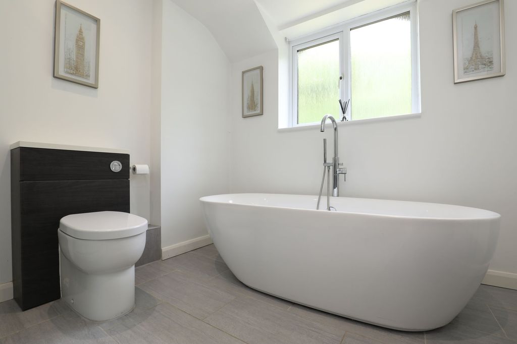 Property photo 3 of 34