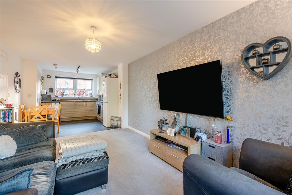 Property photo 3 of 12 8706210-Interior08.Jpg