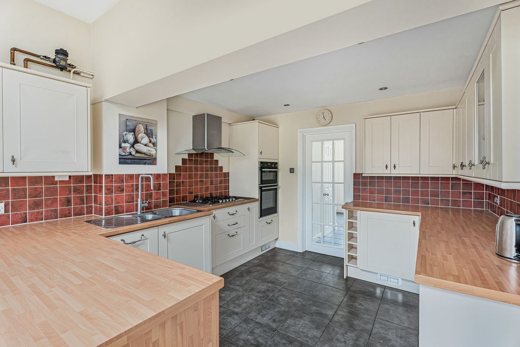 Property photo 3 of 15