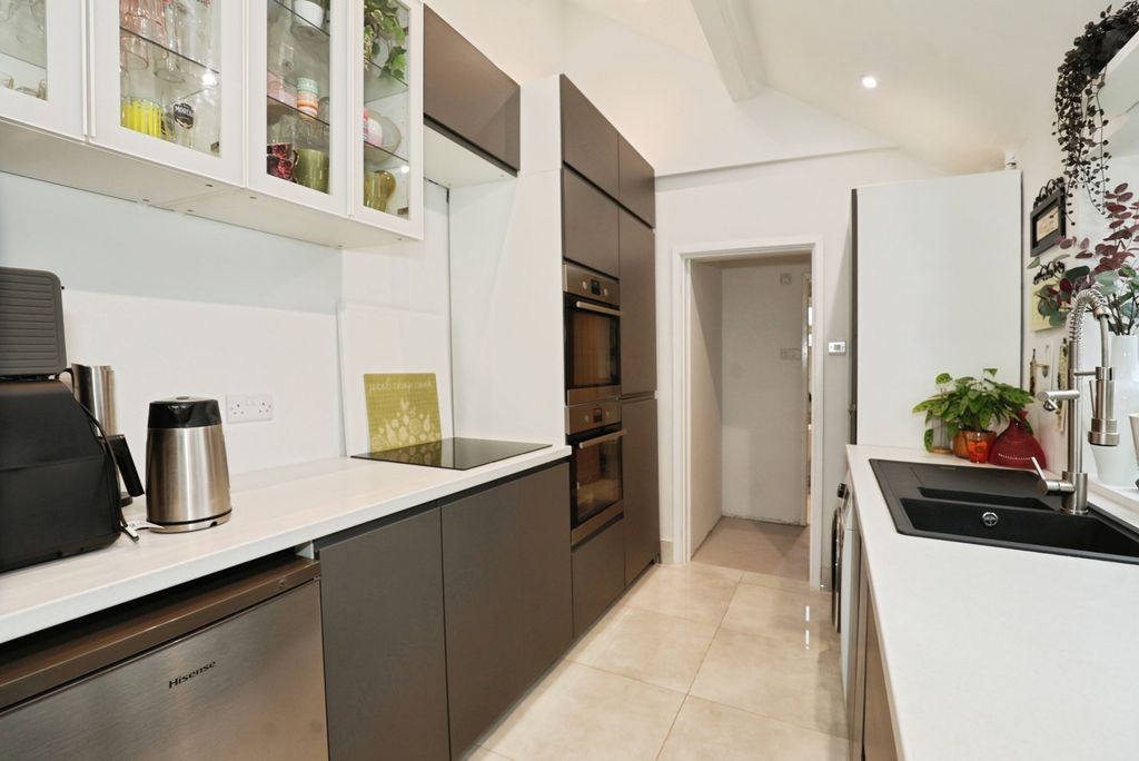 Property photo 3 of 25 Pbox-Img.Jpg