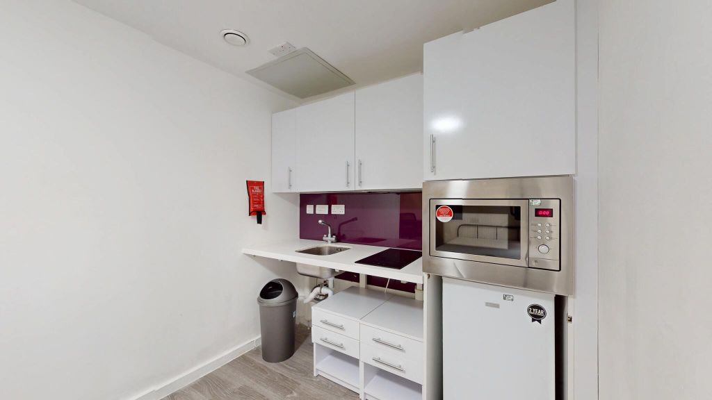 Property photo 2 of 24 Kitchen