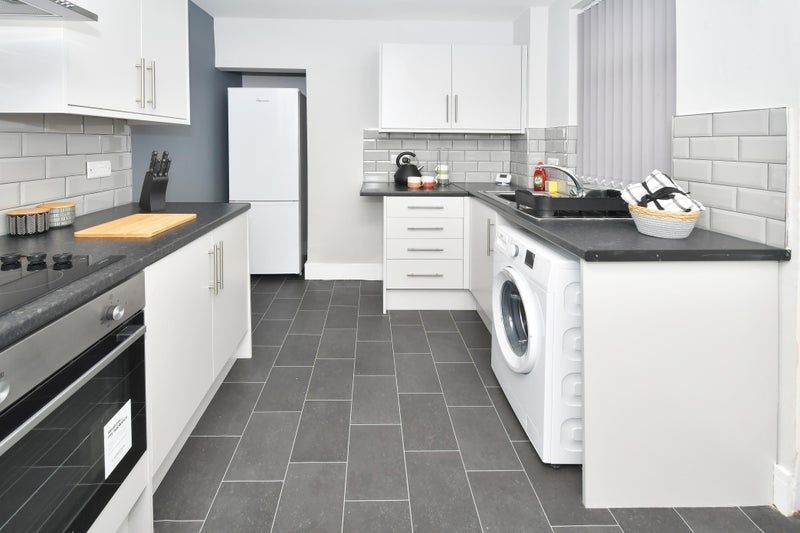 Property photo 2 of 8 Kitchen