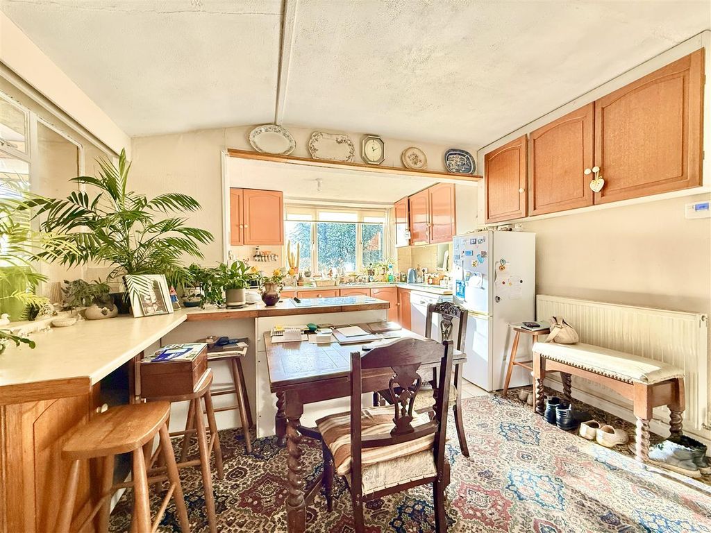 Property photo 3 of 18 Kitchen