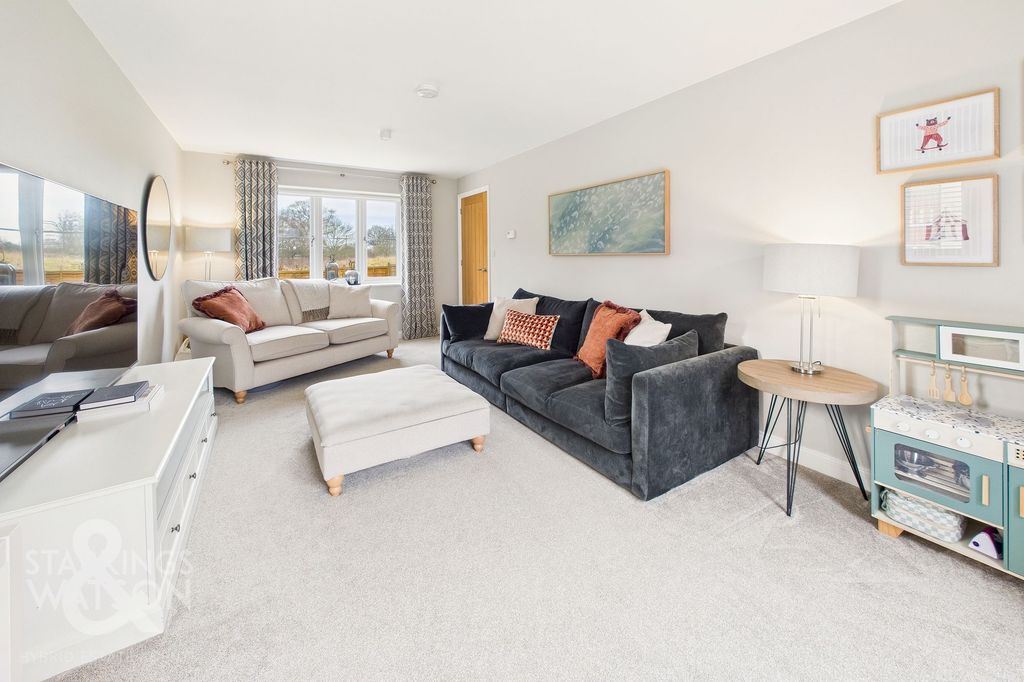 Property photo 2 of 32